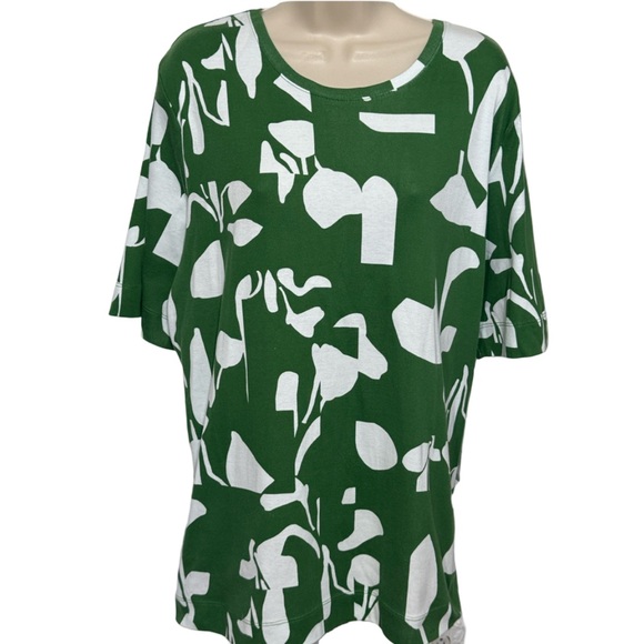 NWT Chico’s Green/White Abstract Everyday Elbow Sleeve Tee - Picture 4 of 7